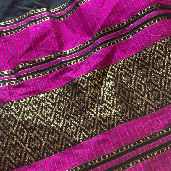 Vintage 1960s fuschia, black & gold skirt & jacket set - Picture 4 of 4